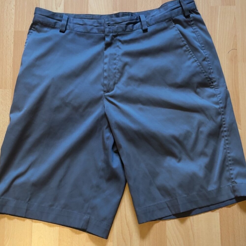 Nike Golf Mens Gray Athletic Shorts Sz 33 Waist